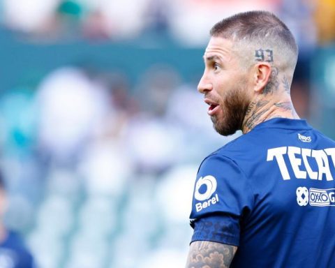 Lama, Siro and Cope's team are getting caught by Sergio Ramos