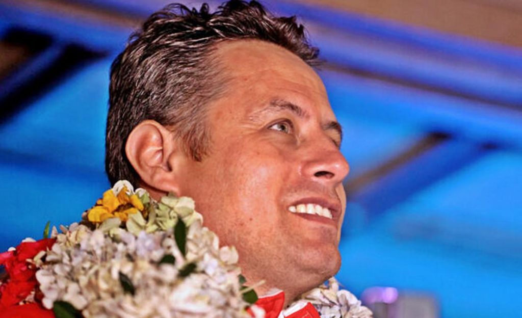 Lara associates tuto and his rivals with the crescent and says that "they wanted to separate Bolivia"