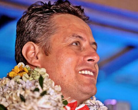 Lara associates tuto and his rivals with the crescent and says that "they wanted to separate Bolivia"