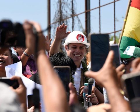 Lara denounces political persecution, after the suspension of his audience in the guard