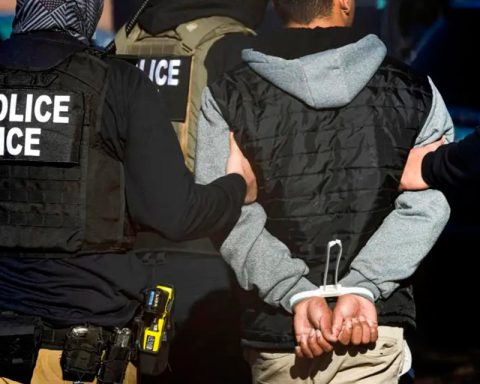 Latinos in the US fear going to church for migratory raids