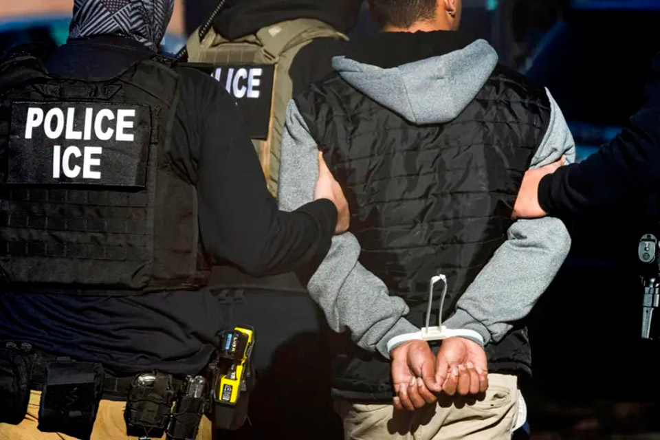 Latinos in the US fear going to church for migratory raids