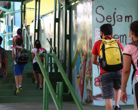 Less than half of public schools are linked to the sewage system