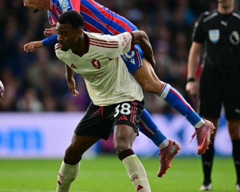 Liverpool suffers his first defeat; Chelsea and United also falls