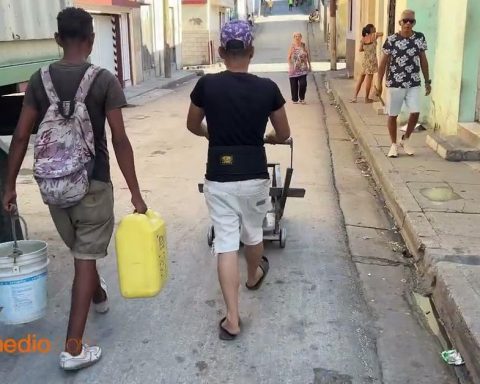 Load water in Santiago de Cuba: the routine of thousands of families that worsens through the blackouts