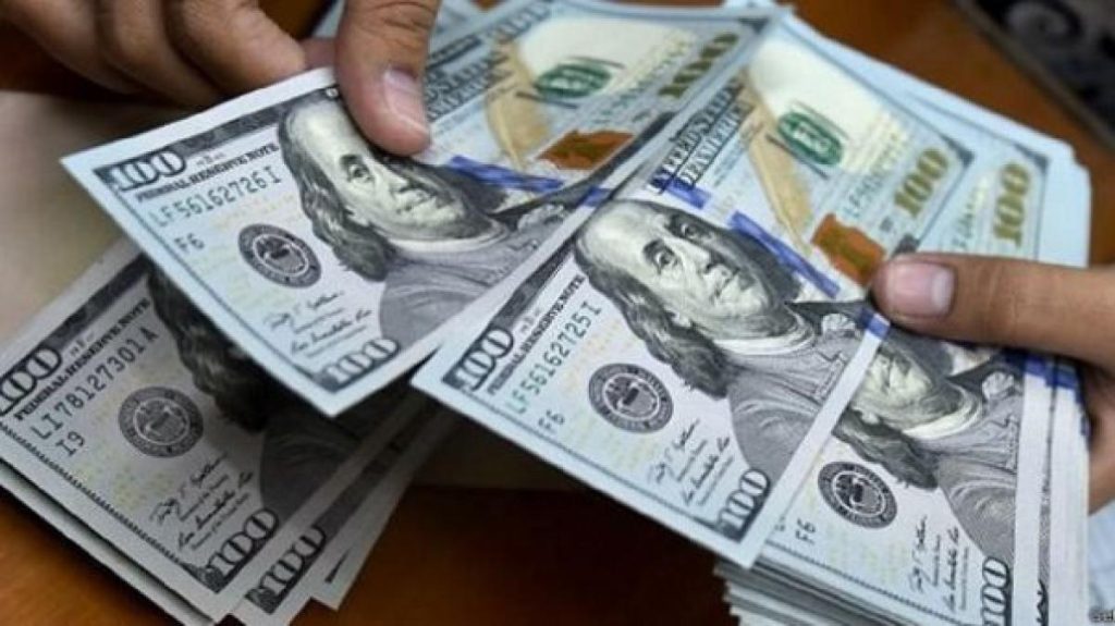 Loans in dollars grew 6.1% in August