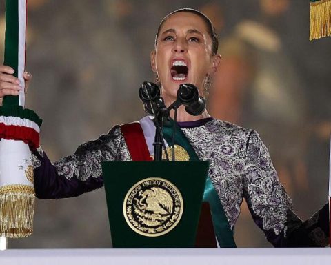 "Long live indigenous women and migrants!" Sheinbaum shouts