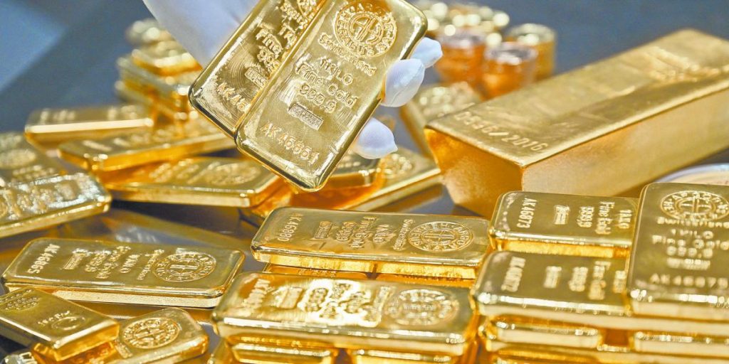 Low gold from a historical peak with data attentive to data in the US