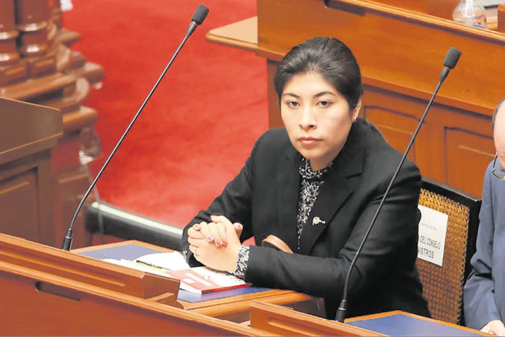 Lucky coup: Betssy Chávez, free and will charge Congress salary