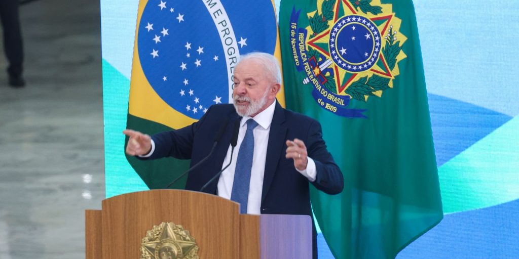 Lula criticizes project that makes legal action difficult against parliamentarians