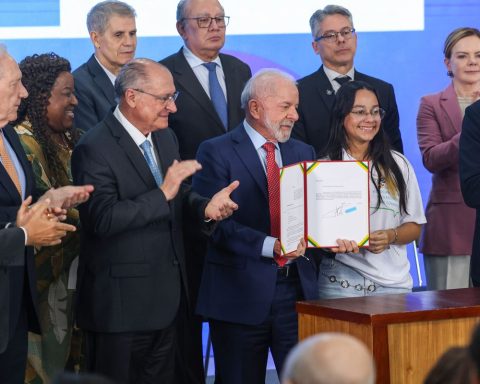 Lula sanctions law against adultization of children in networks