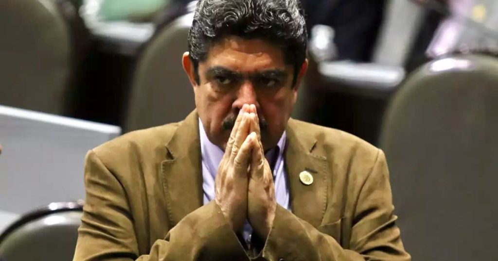 MORENA deputies join money for the medical account of Manuel Espino