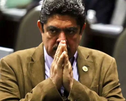 MORENA deputies join money for the medical account of Manuel Espino