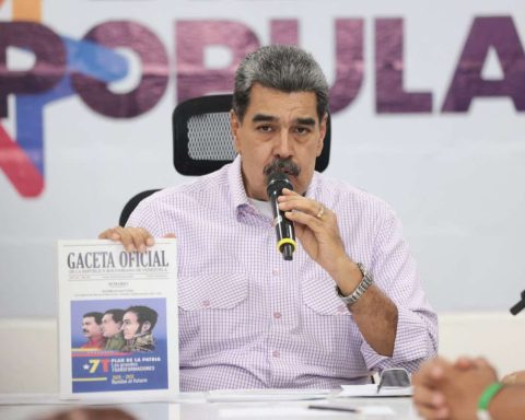 Maduro: USA wants to impose a puppet government and steal oil