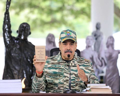 Maduro: Venezuela will never have colonialist military doctrine