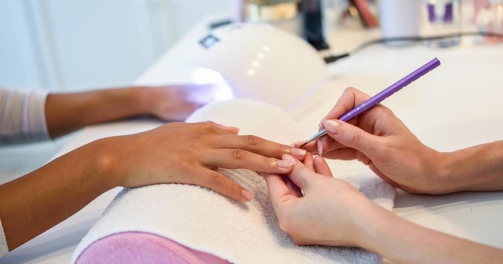 Manicure in Bogotá: Care with potentially carcinogenic chemicals in semi -permanent enamels