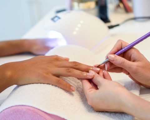 Manicure in Bogotá: Care with potentially carcinogenic chemicals in semi -permanent enamels