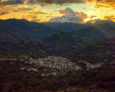 Many live on a treasure of Esmeraldas in this area of ​​Colombia ... and do not know