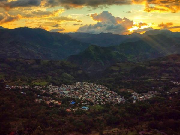 Many live on a treasure of Esmeraldas in this area of ​​Colombia ... and do not know