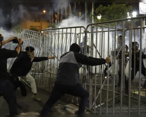 March 'Generation Z': An older adult and a woman are injured after repression of the PNP