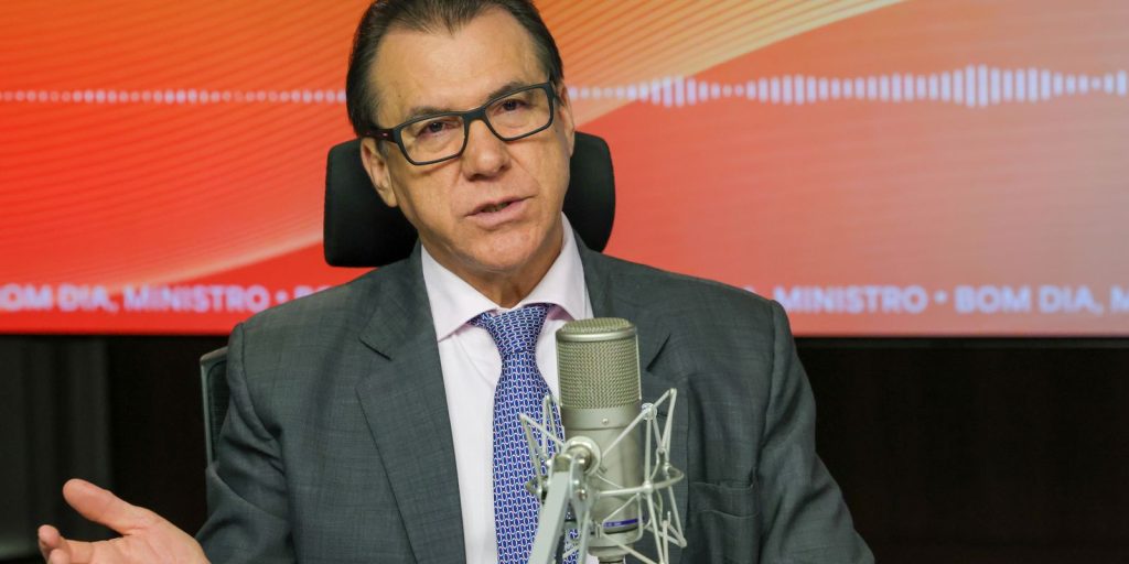 Marinho defends popular mobilization as pressure against scale 6 by 1