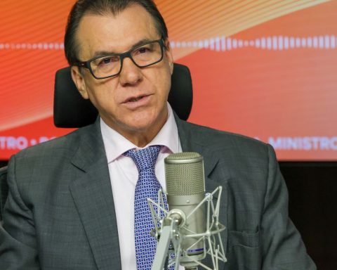 Marinho defends popular mobilization as pressure against scale 6 by 1