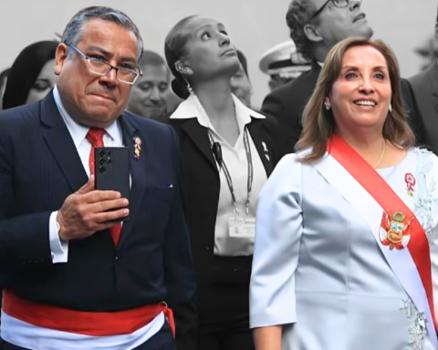 Martín Vizcarra states that "Santivañez is the President of the Republic "