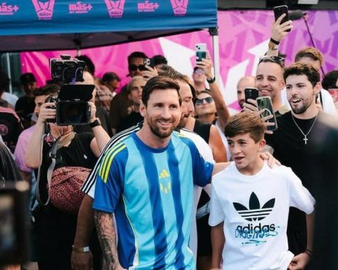Messi is exhibited in public but is silent about his future