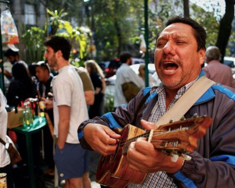 Mexicans trust less in the family and country economy