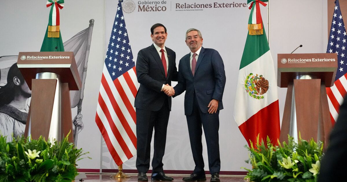 Mexico and EU 'squeeze' to cartels: they go through tunnels, financial flow and drugs