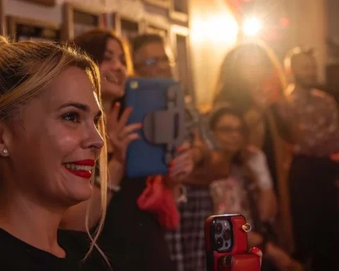 Público en un concierto del músico cubano Kamankola en Miami organizado por el proyecto Fuego contra el Fuego