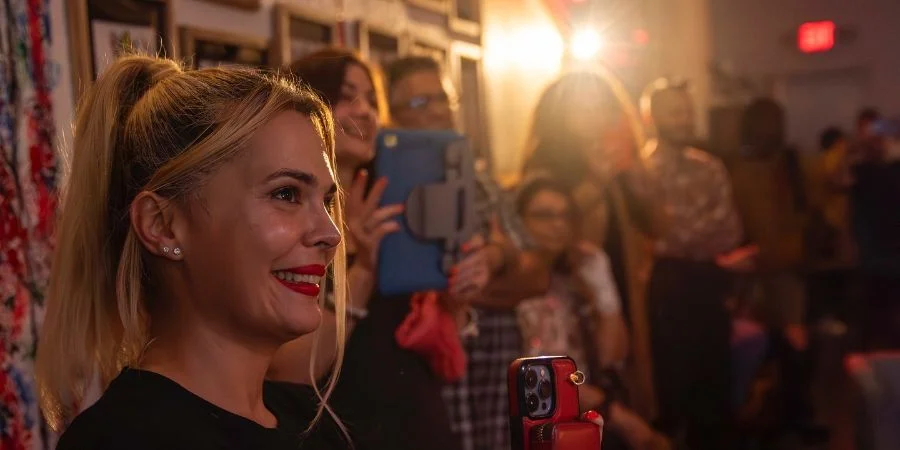 Público en un concierto del músico cubano Kamankola en Miami organizado por el proyecto Fuego contra el Fuego