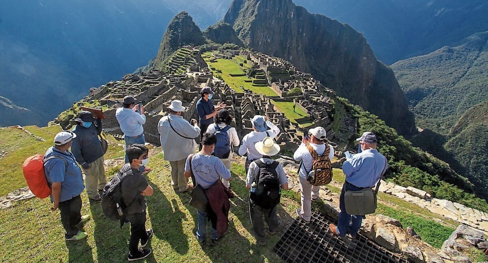 Ministry of Culture issues a statement and ensures that Machu Picchu "is not being violated"