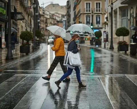 Aguaceros moderados por vaguada y nueva onda tropical: ¡todo lo que necesitas saber!