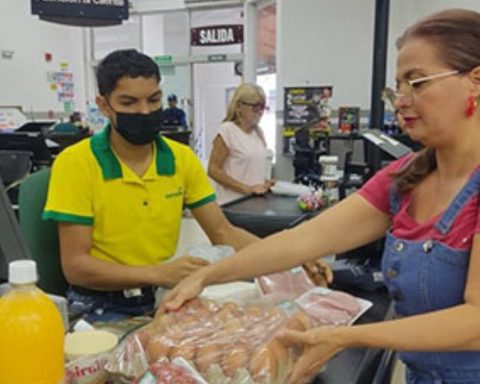 «Monetary triplet» tangles Tachirans: they look for options between dollar, bolivar and pesos