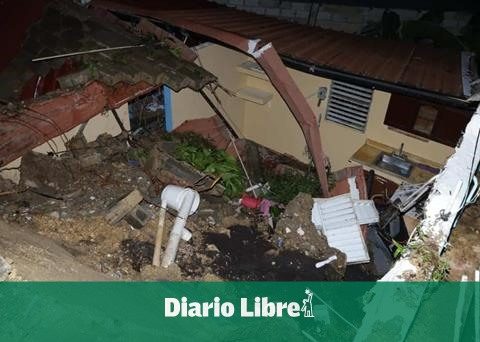 Mother and son are saved after the fall of a wall in her home