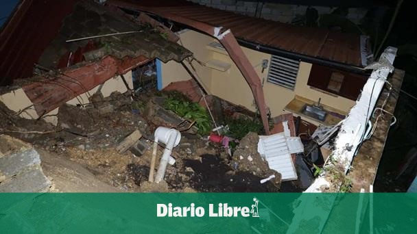 Mother and son are saved after the fall of a wall in her home