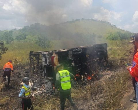 Nine people die calcined and at least 20 wounds when burning bus in Bolívar