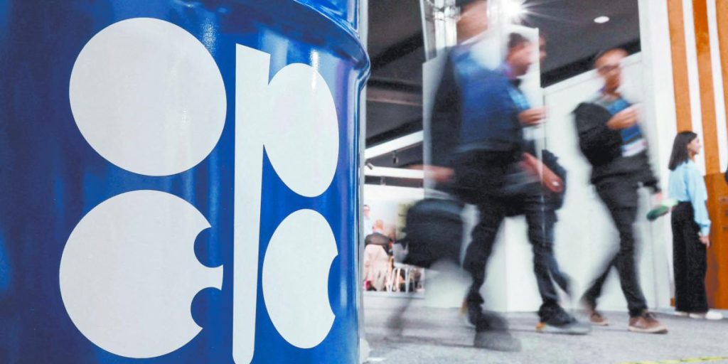 OPEC plans another rise in oil production in November: Fuentes