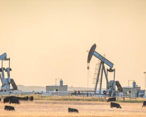 Oil rises 1% after Ukrainian attacks against Russian energy infrastructure