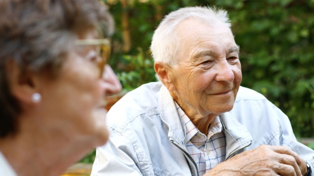 Older adult care: discount on the payment of contributions for those who do not have assets R