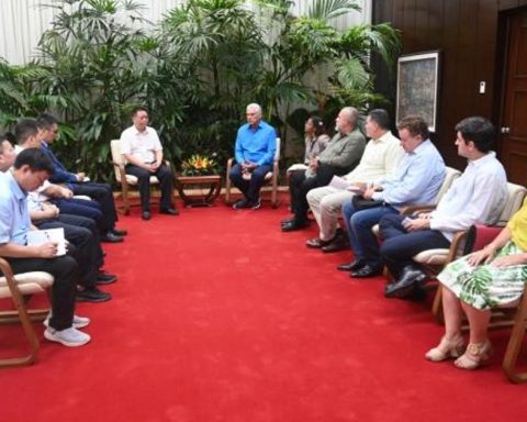 On the eve of his trip to China, Díaz-Canel receives a Beijing proposal to resurrect the sugar sector