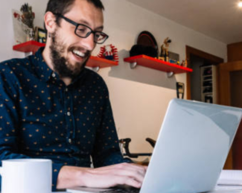 Online work: What to know about the offers that flood the Internet with easy promises