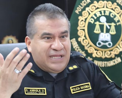 Óscar Arriola will assume position of general commander of the PNP after suspension of Víctor Zanabria