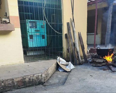 Out of Havana, Cubans live an existence without electricity, exhausted and sleepless