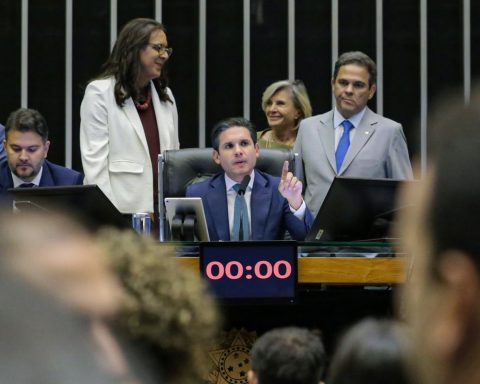 PEC of Armor can block actions against corruption in the use of amendments