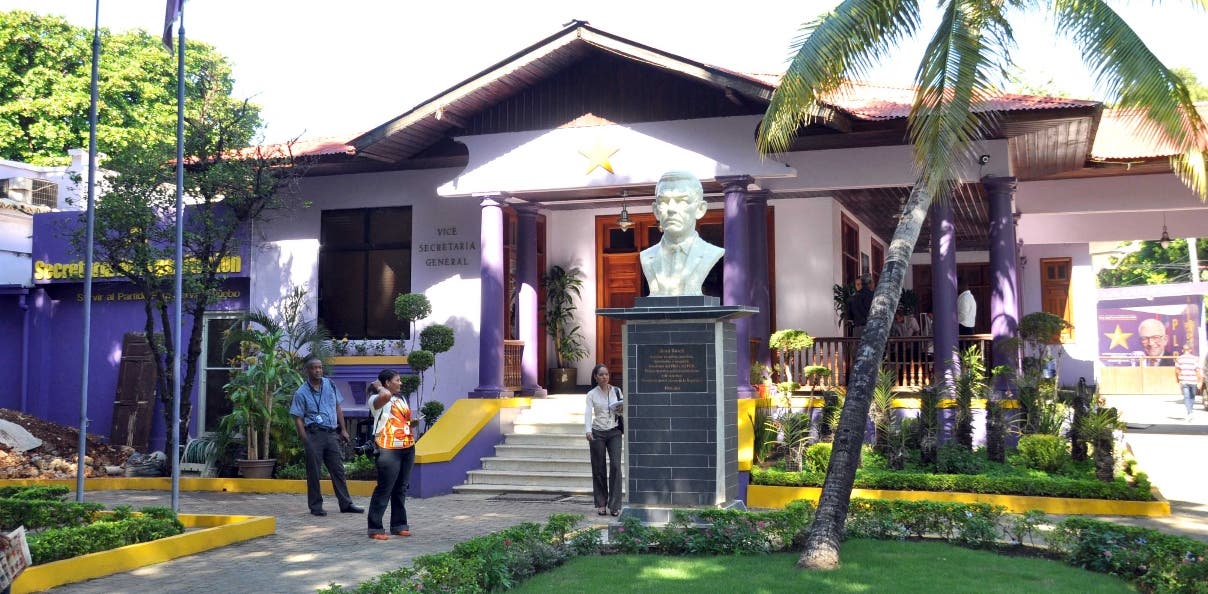 PLD exige investigar irregularidades en licitaciones del Inabie