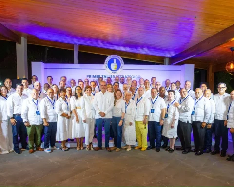 PRM exhibits muscles and announces internal consultation between the bases