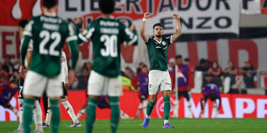 Palmeiras surpasses pressure and defeat River at Monumental de Núñez