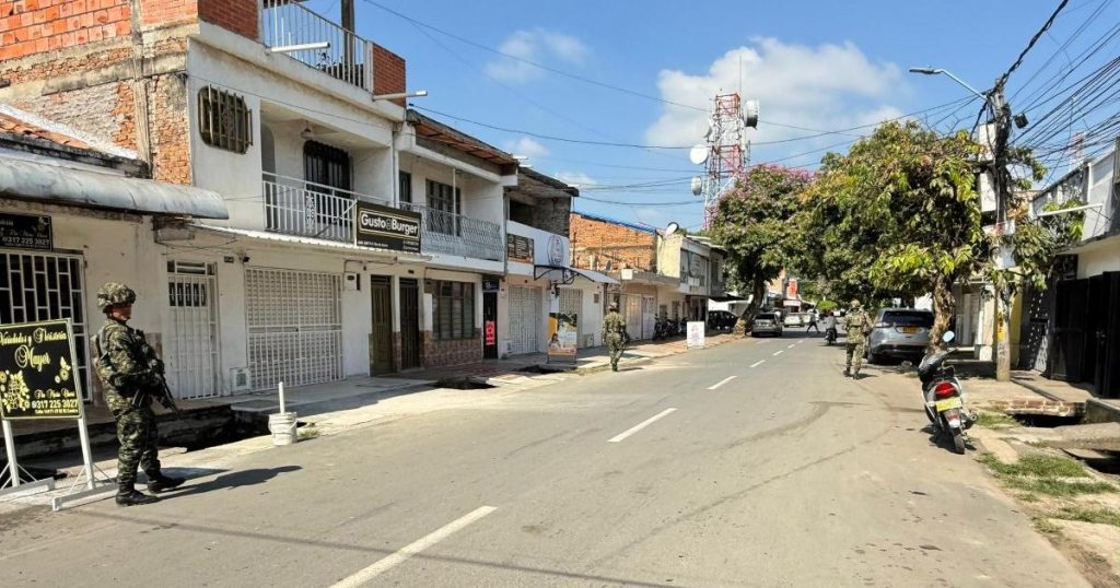 Patrollera fights for his life after receiving a shot on the forehead in Puerto Tejada, Cauca